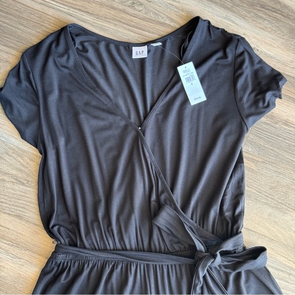 GAP Black Short Sleeve Tie Waist Wrap Romper | V-Neck Knit One Piece Size S - Picture 3 of 13